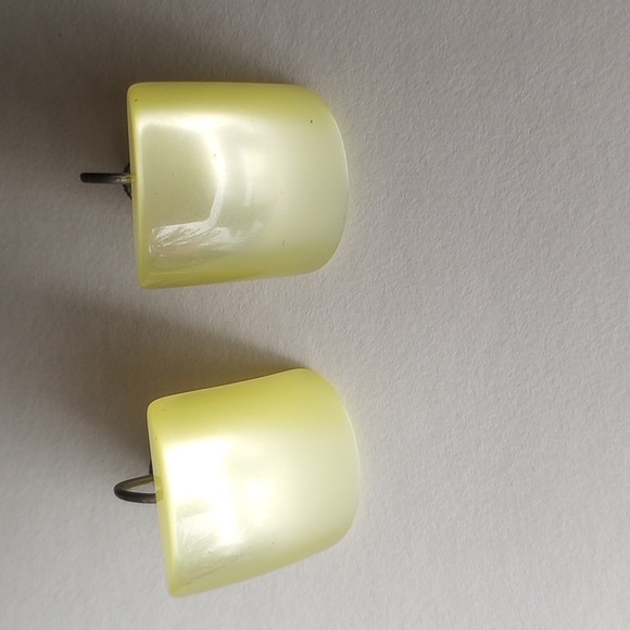 Luminous lemon moonglow rectangular clip-on earrings - Picture 4 of 6